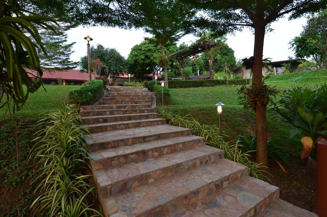 Bed and Breakfast Baan Wanwaree Kanchanaburi Zewnętrze zdjęcie